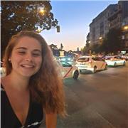 Ofrezco clases particulares adaptadas a cada tipo de persona. Soy una persona muy paciente con mucha energía y ganas de ayudar a la gente.